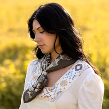Load image into Gallery viewer, Evelyn Bandana No. 118
