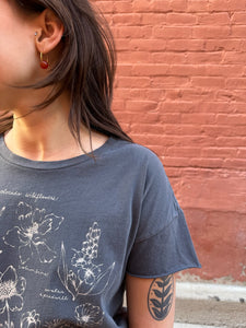 Colorado Wildflower Tee In Charcoal