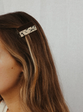 Load image into Gallery viewer, Flora Hair Clips In Rose
