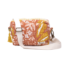 Load image into Gallery viewer, Amelia Quilted Cross Body

